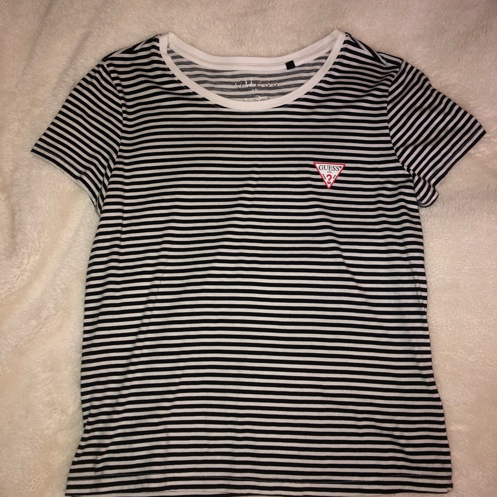 Guess shirt Size:M in women. Fits well. Worn ONCE